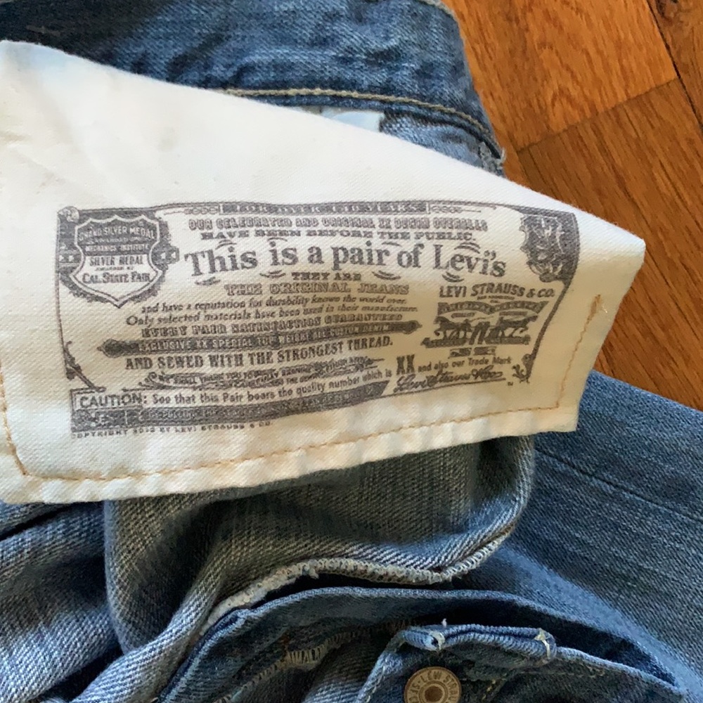 Levi’s 501 Light Wash Button Down Five Pocket Jea… - image 6